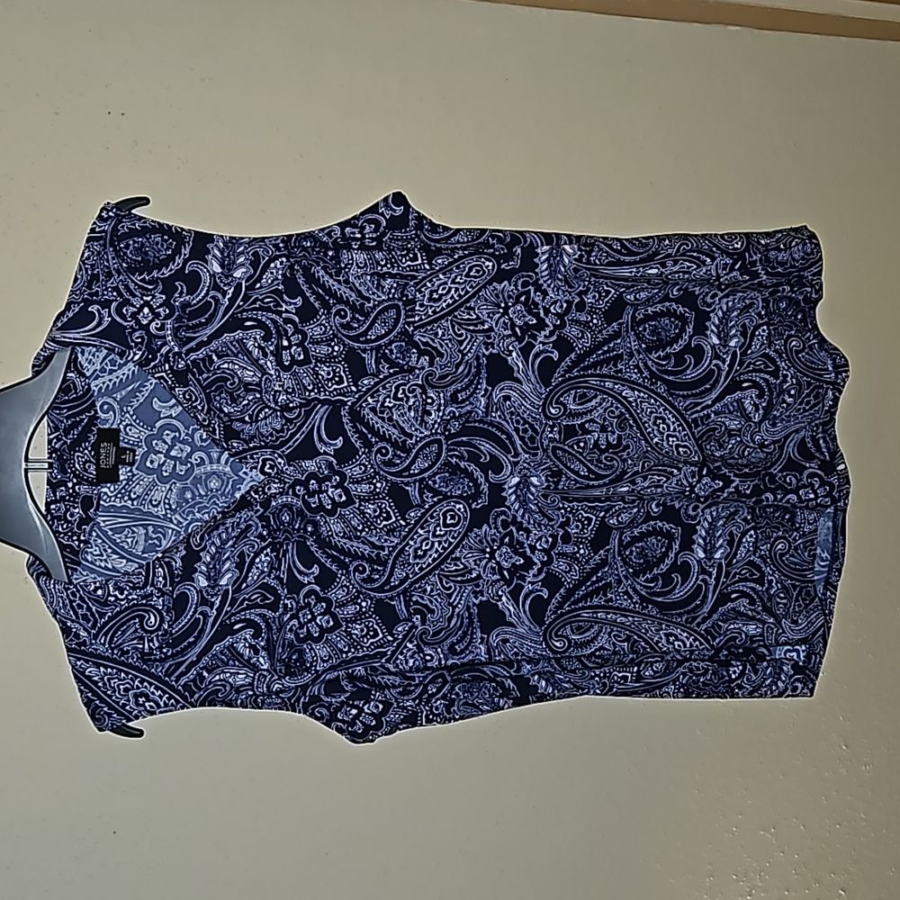 Jones of New York,  Sleeveless Collar V Neck.